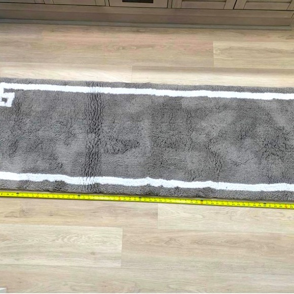 Bathroom Rug - Picture 2 of 3